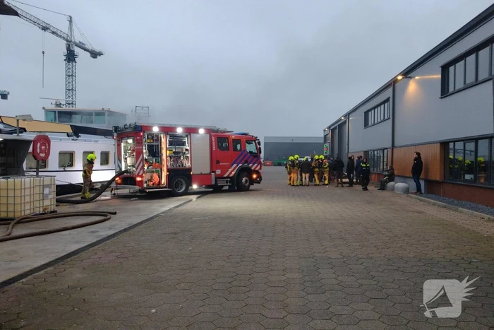 Flinke brand in machinekamer van binnenvaartschip