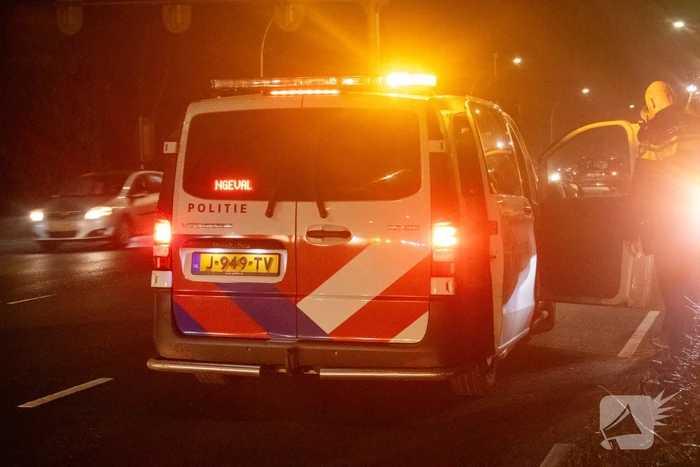Fietser rijdt door rood en wordt aangereden