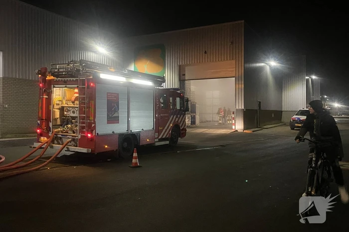 Stoomvorming in loods van transportbedrijf zorgt voor brandmelding