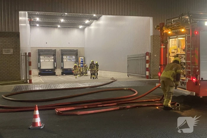 Stoomvorming in loods van transportbedrijf zorgt voor brandmelding