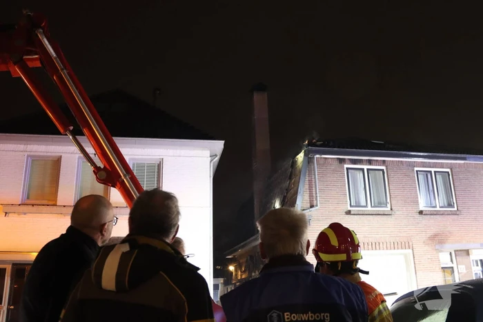 Flinke rookontwikkeling bij woningbrand, brandweer redt hond