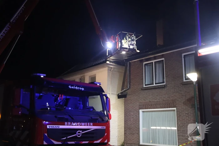 Flinke rookontwikkeling bij woningbrand, brandweer redt hond