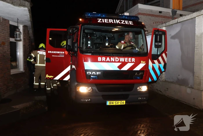 Brandgang onder water door spuitende kraan