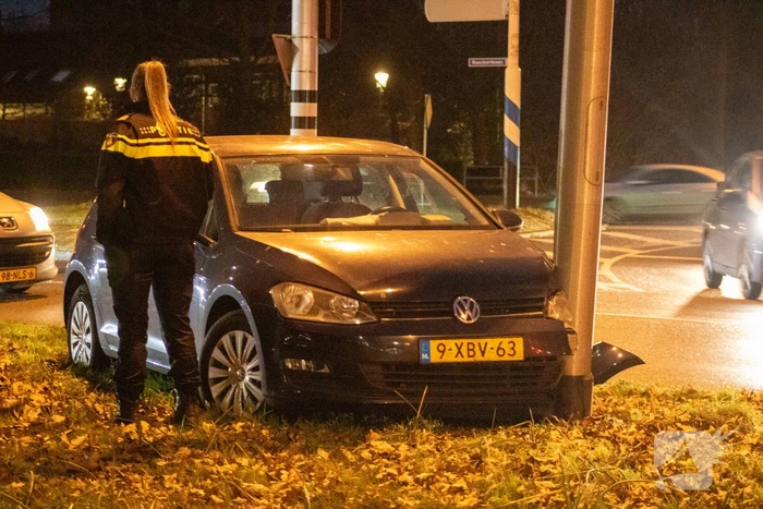 Twee gewonden bij ongeval tussen auto en paal