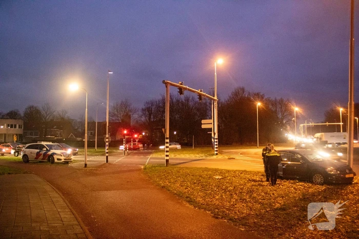 Twee gewonden bij ongeval tussen auto en paal