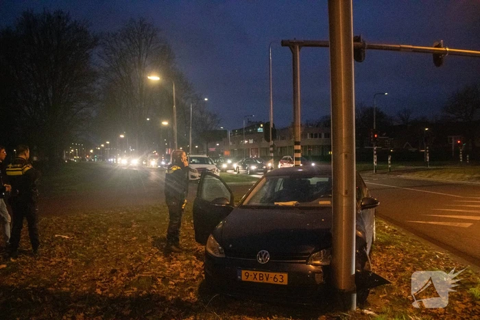 Twee gewonden bij ongeval tussen auto en paal