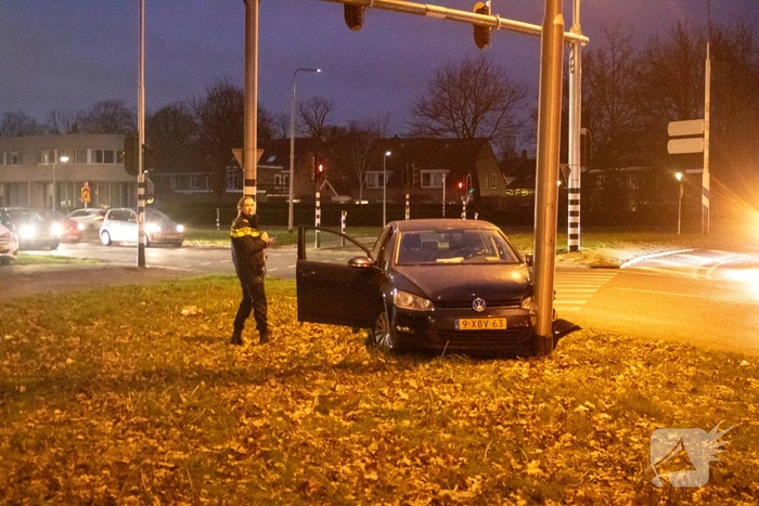 Twee gewonden bij ongeval tussen auto en paal