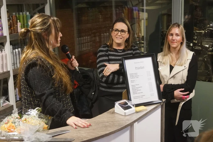 Bewoners zorgcentrum blij dat kapsalon niet verdwijnt
