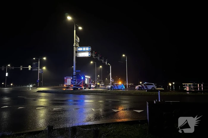 Auto belandt ondersteboven onderaan talud na achtervolging