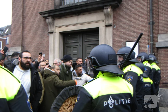Tegendemonstratie na aankondiging verbranden van Koran