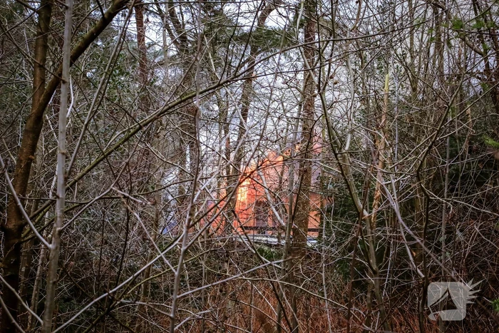 Uitslaande brand in houten woning