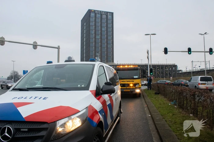 Automobilist onder invloed botst op politievoertuig