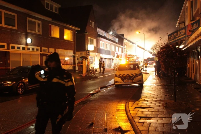 Hevige rookontwikkeling bij grote brand