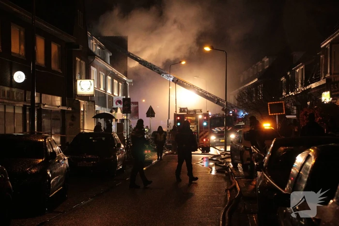 Hevige rookontwikkeling bij grote brand