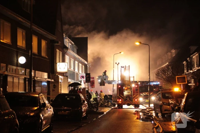 Hevige rookontwikkeling bij grote brand