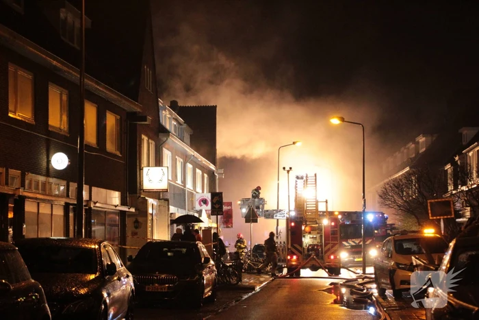 Hevige rookontwikkeling bij grote brand