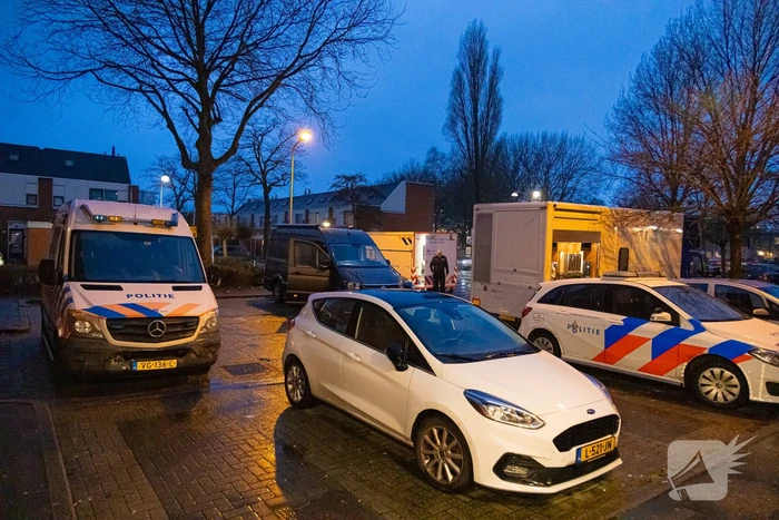 Dode en zwaargewonde aangetroffen in woning
