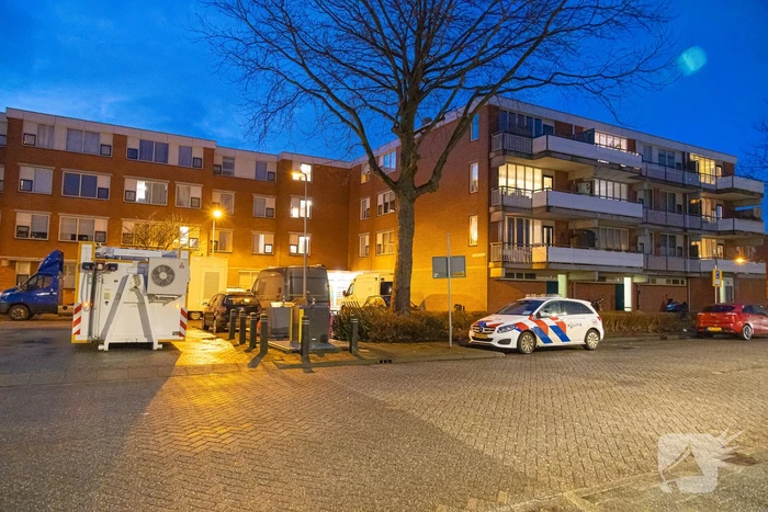 Dode en zwaargewonde aangetroffen in woning