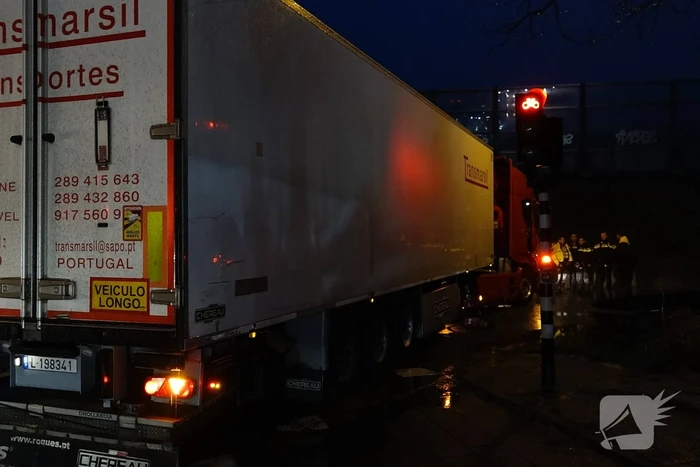 Fietsster gewond bij aanrijding met vrachtwagen
