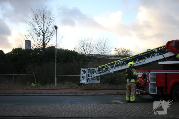 Brandweer ingezet voor brand op dak