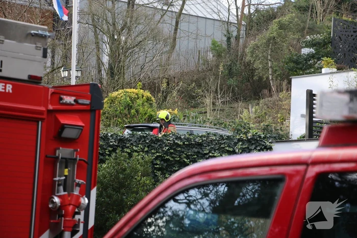 Brandweer doet onderzoekt naar gaslucht in woning