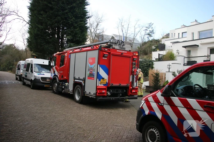 Brandweer doet onderzoekt naar gaslucht in woning