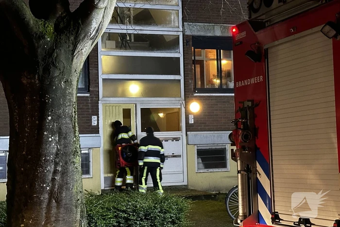Brandweer wekt bewoner nadat brandalarm af gaat