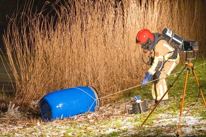 Vat met drugsafval gevonden in water