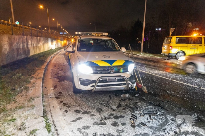 Handhavers betrokken bij ongeval door gladheid
