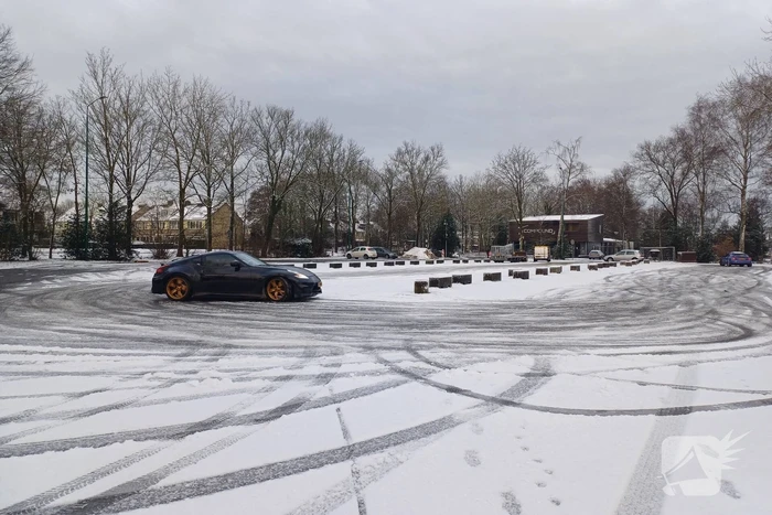 Sportieve rijders hebben veel lol in de sneeuw