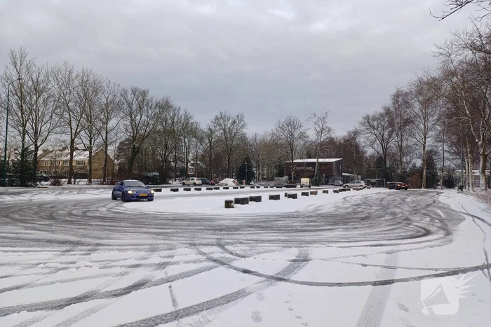 Sportieve rijders hebben veel lol in de sneeuw