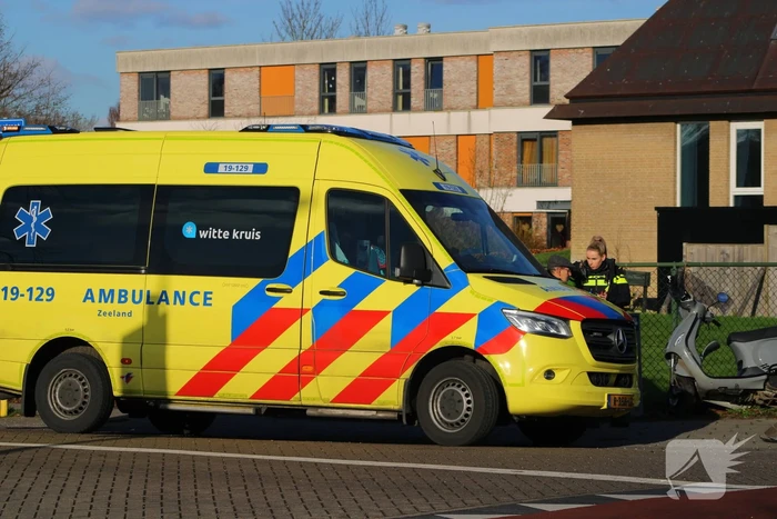 Scooterrijder gewond bij botsing met automobilist