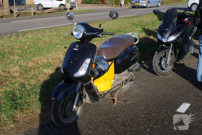 Scooterrijder gewond bij frontale aanrijding