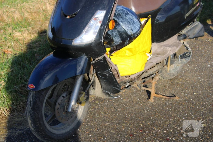 Scooterrijder gewond bij frontale aanrijding