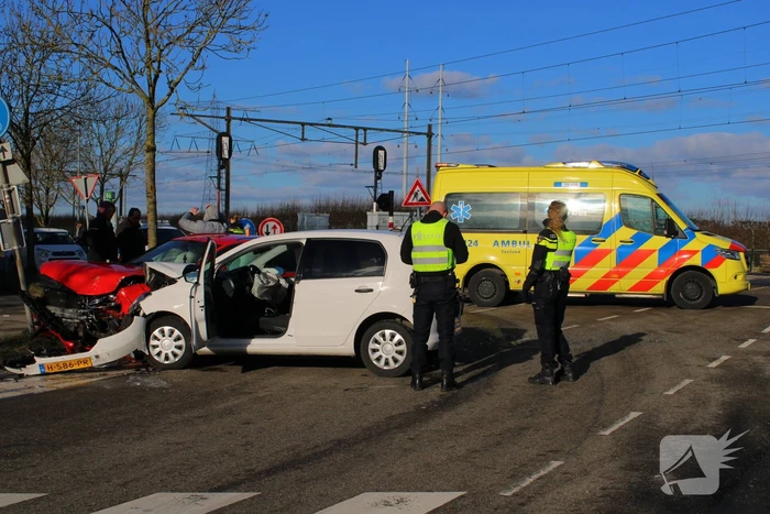 Twee voertuigen met elkaar in botsing