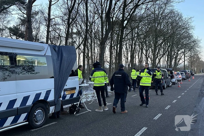 Grote politiecontrole bij Camping Bakel
