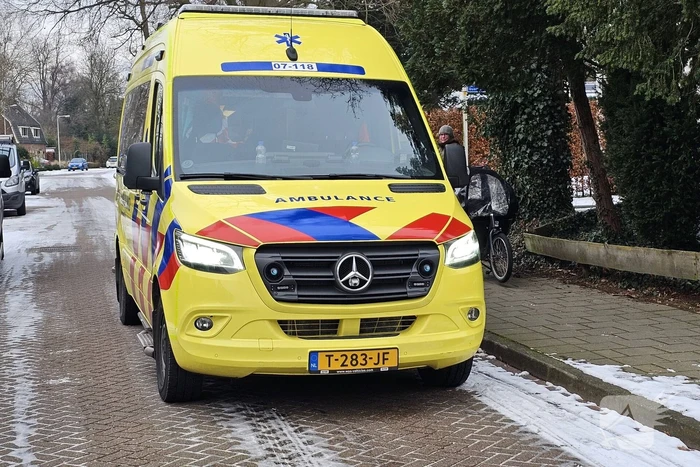 Fietsster gewond na val op spekgladde weg