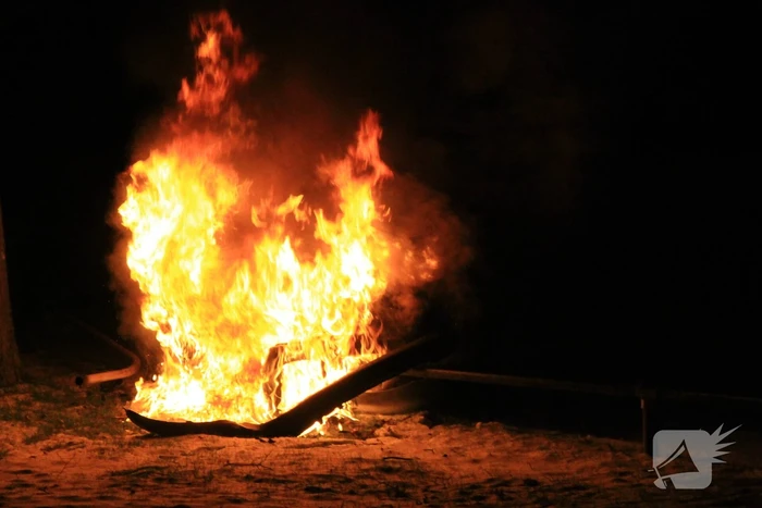 Personen auto volledig uitgebrand