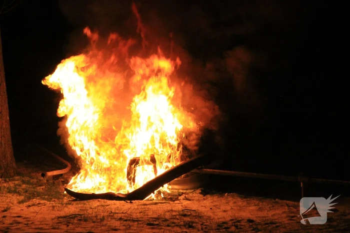 Personen auto volledig uitgebrand