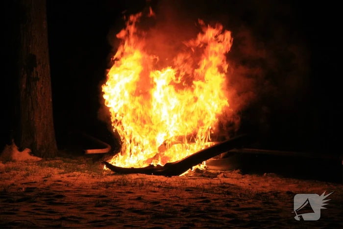 Personen auto volledig uitgebrand
