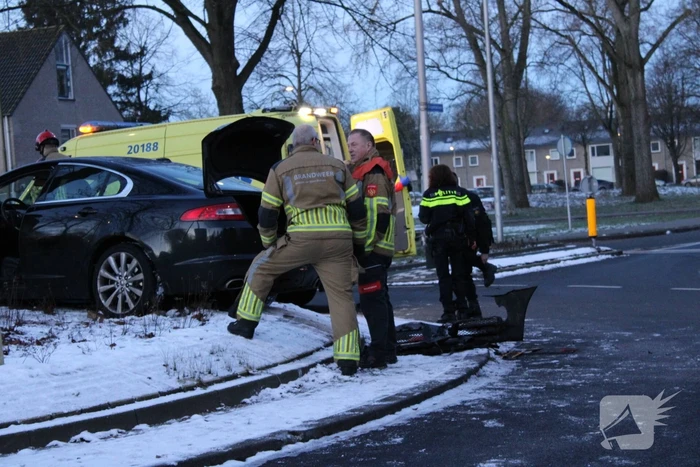 Gewonden bij ongeval op rotonde