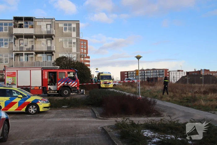 Persoon overleden na val uit raam