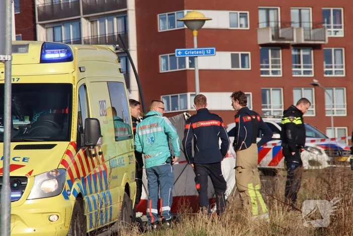 Persoon overleden na val uit raam