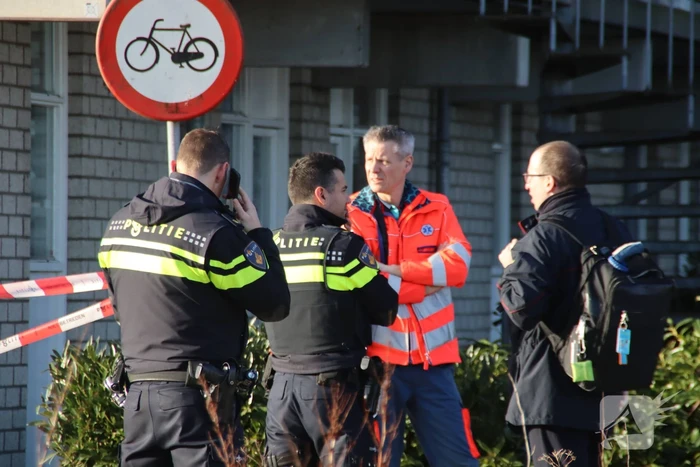 Persoon overleden na val uit raam