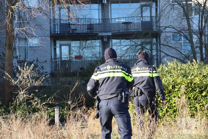 Persoon overleden na val uit raam