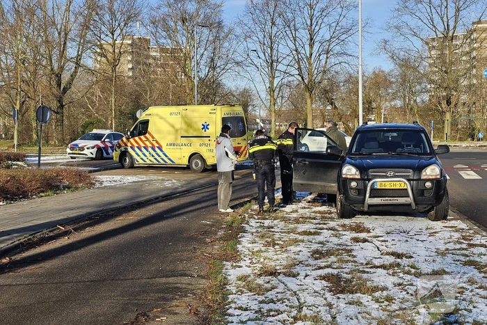 Fietser gewond bij aanrijding op rotonde
