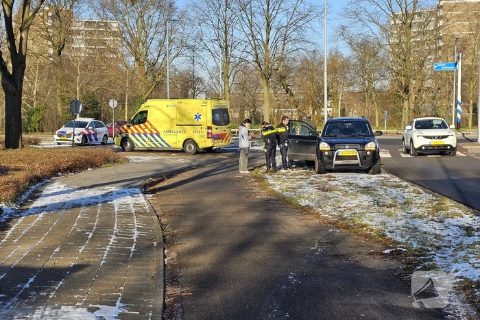 Fietser gewond bij aanrijding op rotonde