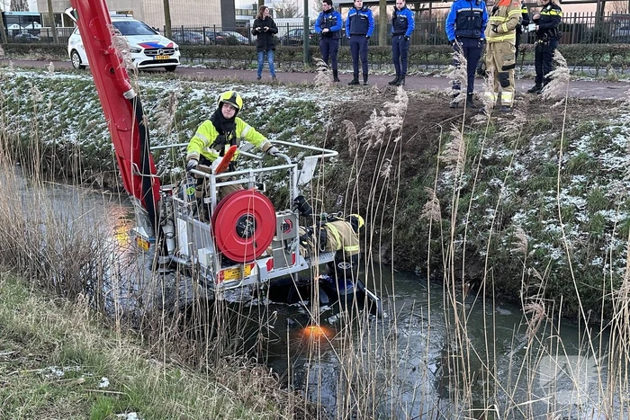 Scootmobiel raakt te water