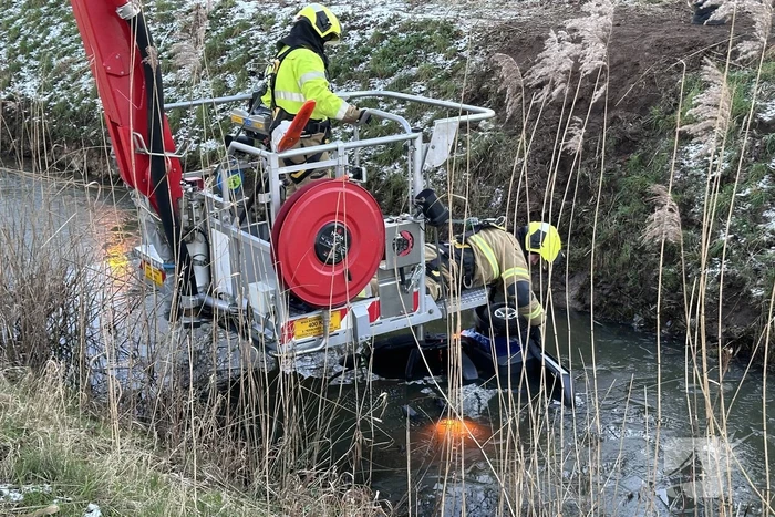 Scootmobiel raakt te water