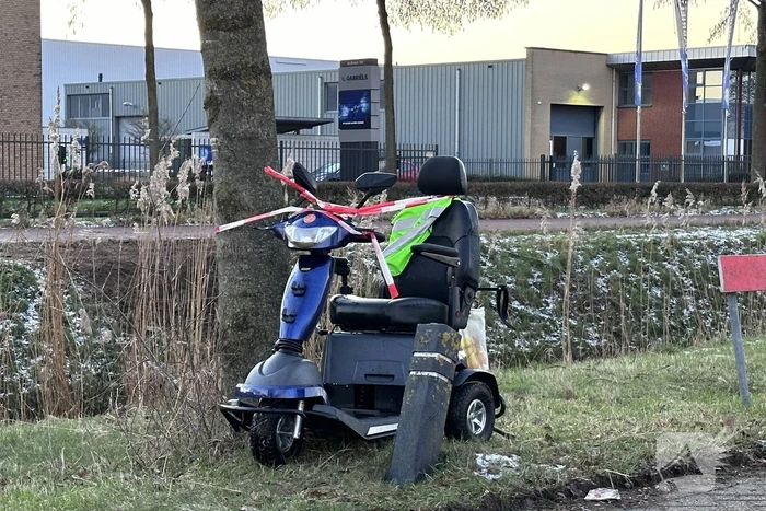 Scootmobiel raakt te water